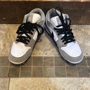 Nike Air Men's Gray and White Football Cleats